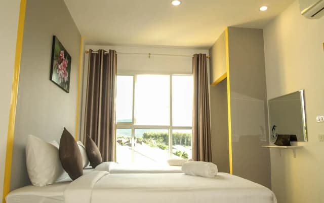 The Sunflower Holiday Hostel - photo 2