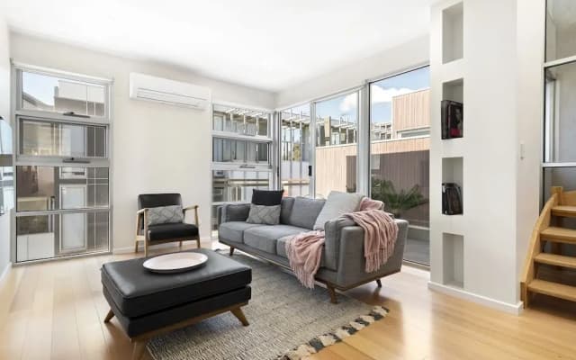 Hotham 2Bdr North Melbourne Apartment - photo 2