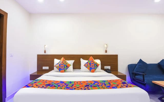 Fabhotel Celebrity Inn - photo 5