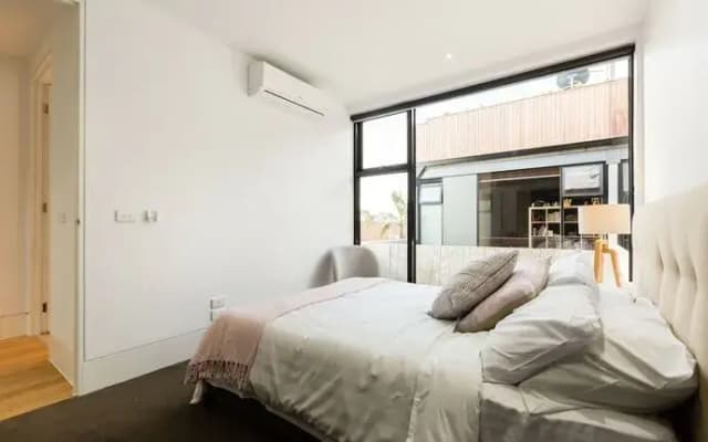 Renée - Beyond a Room Private Apartments - photo 3
