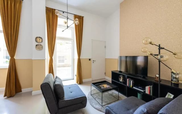 Feel the city life from the Gustav Klimt studio - photo 2