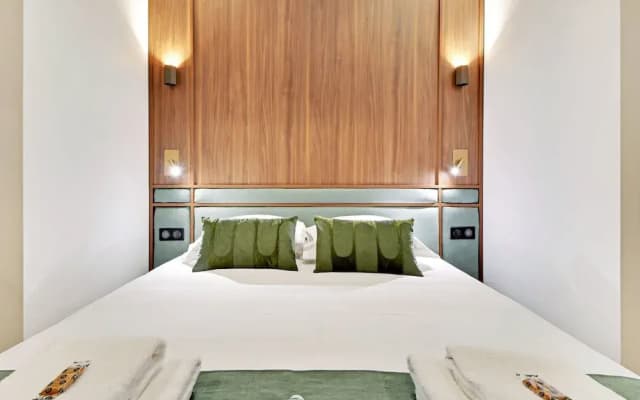 Chic and Spacious Apartment in the Heart of Paris - photo 2