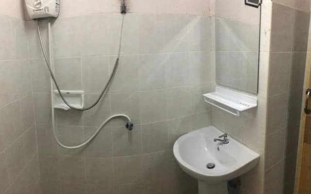 Watcharee Apartment - photo 5