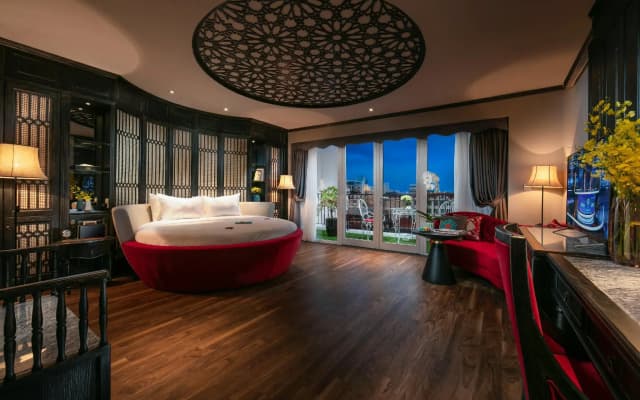 Shining Central Hotel and Spa - photo 2