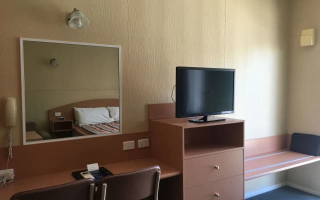 Parkville Motel - photo 5