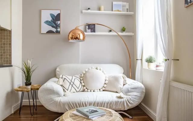 Charming Charing Cross Flat - photo 4