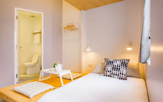 Nornyaowarat Hostel - photo 2