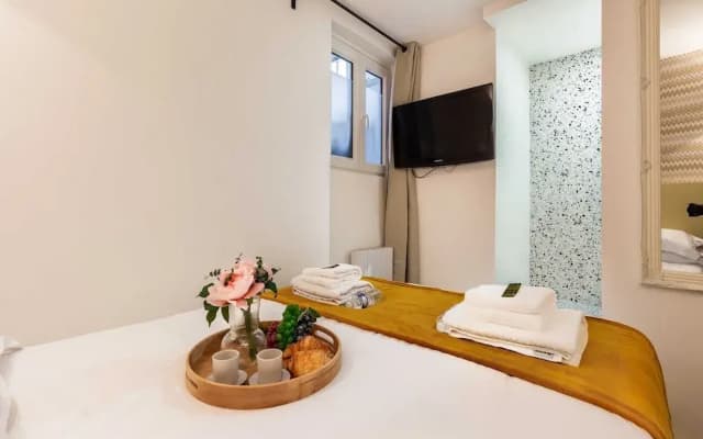 Charming Apartment - 1BD /6P - Near Eiffel Tower - photo 2