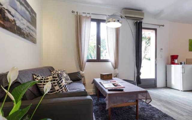 A Gorgeous, 2-bedroom Apartment in a Villa With Beautiful sea View and - photo 4