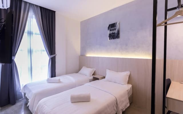 iO Hotel - photo 2