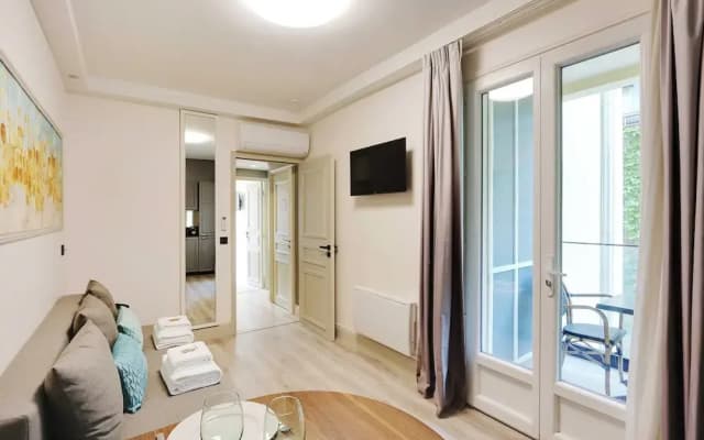 Cosy Apartment With Balcony - 2br/6p- La Roquette - photo 5