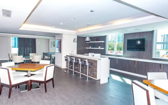 Brickell Luxe Rentals - photo 4