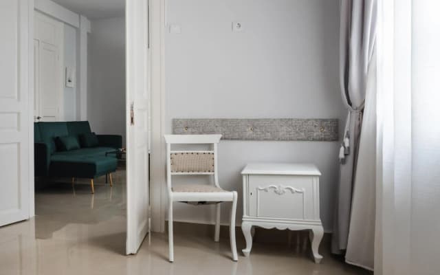 Polytimon, an Athenian neoclassical apartment - photo 2
