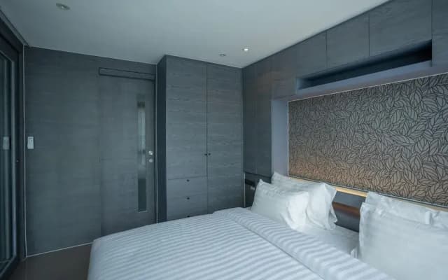 Condo Near Beach Rooftop Pool C252 - photo 3