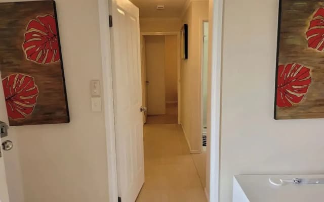 Cheerful 3 bedroom house with free parking - photo 2