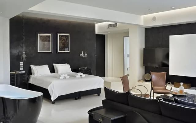 Alto Psyrri Penthouse by K&K - photo 5