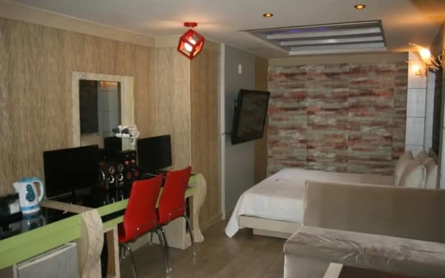 Renaissance Motel - photo 3
