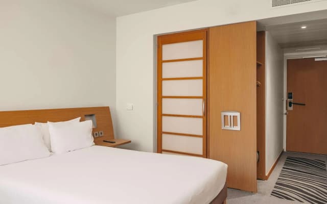 Novotel Paris Centre Tour Eiffel Hotel - photo 5