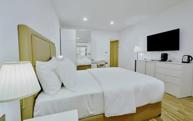 akomadoo retreat - photo 3