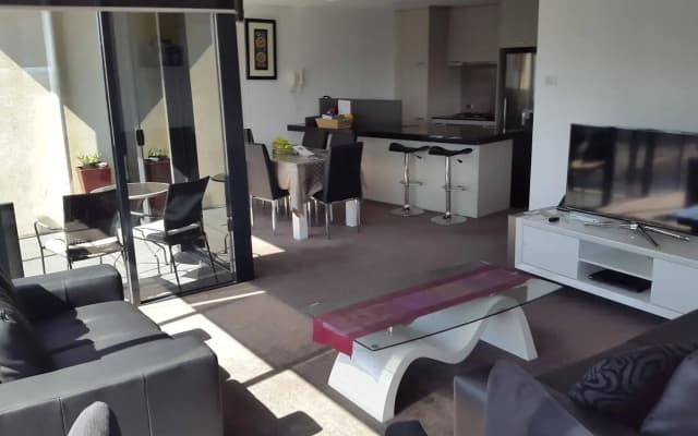 Dockland View Apartment - photo 5