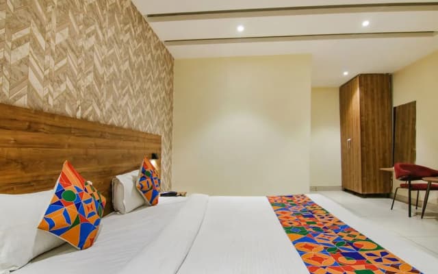 Hotel Golden Glory - photo 4