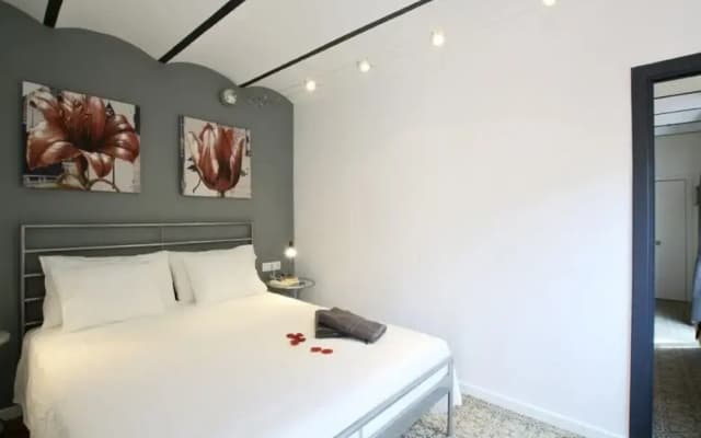 HOMEnFUN Attic Sants Train Station - photo 2