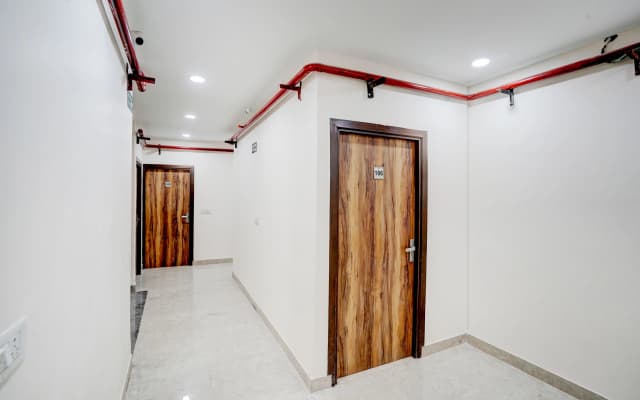 Super Collection O Karkardooma Court Metro Station Formerly Hotel Lotus - photo 4