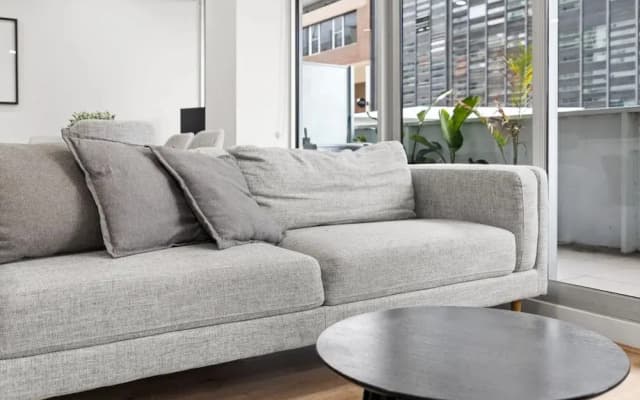Sleek South Yarra 2-bed With Alfresco Dining - photo 3