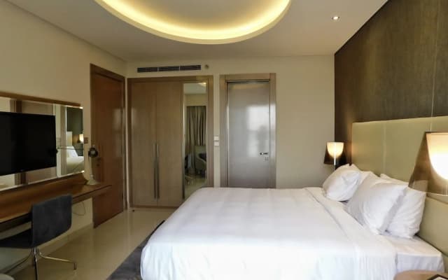 Luton Vacation Damac Paramount Tower - photo 5