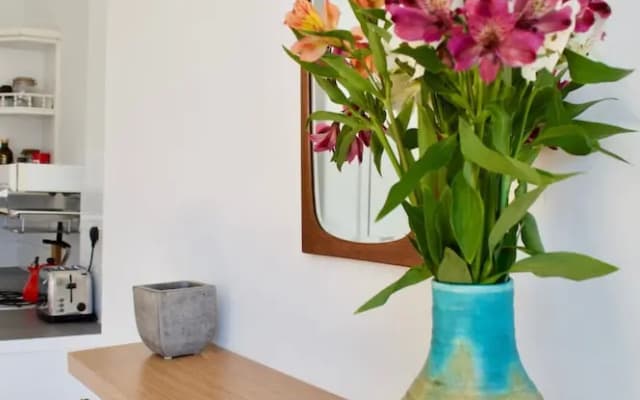 Bright 1 Bedroom Flat Near Leith - photo 4