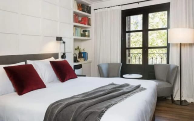 Yurbban Ramblas Boutique Hotel - photo 4