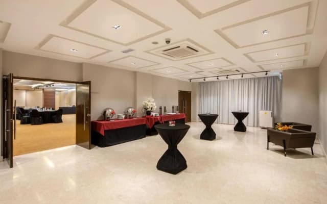 Rocana Hotel - photo 2