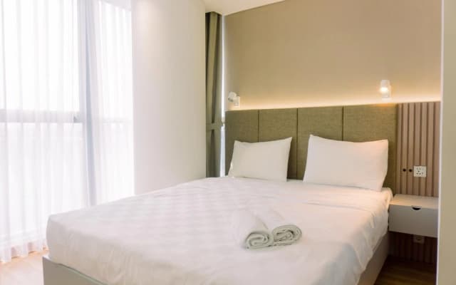 Comfort And Nice 2Br At Gold Coast Apartment - photo 3