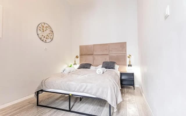 Cozy 2BR 1LR Apt Near Westbahnhof - photo 3