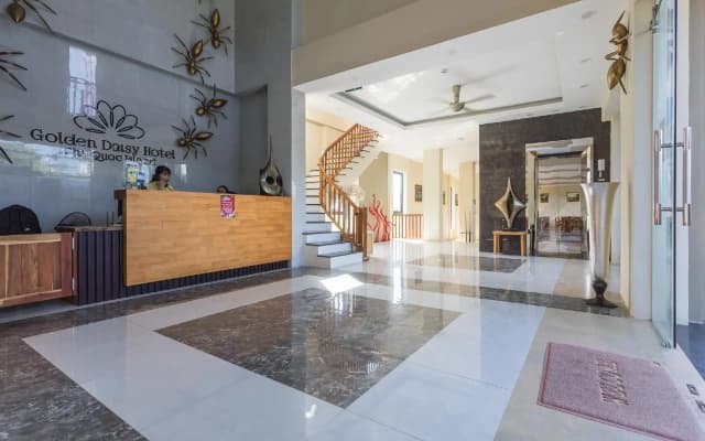 Golden Daisy Hotel - photo 2