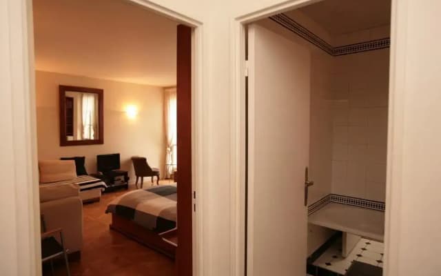 Studio With View OF Notre Dame (139) - photo 3