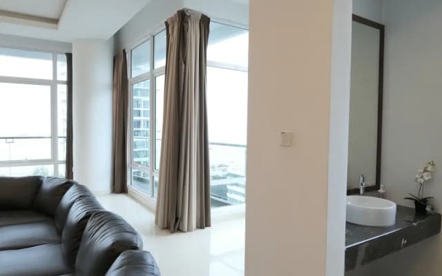 Gurney Seafront Supercondo 4B Penthouse - photo 2