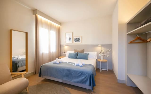 Fisa Rentals Ramblas Apartments - photo 3