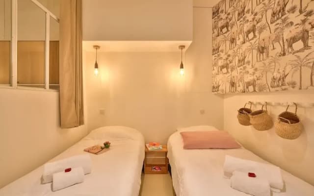 New Stunning 4 Bdrs Apt, With AC – Le Marais - photo 5