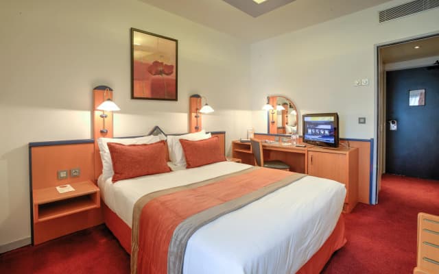 Opera Cadet Hotel - photo 4