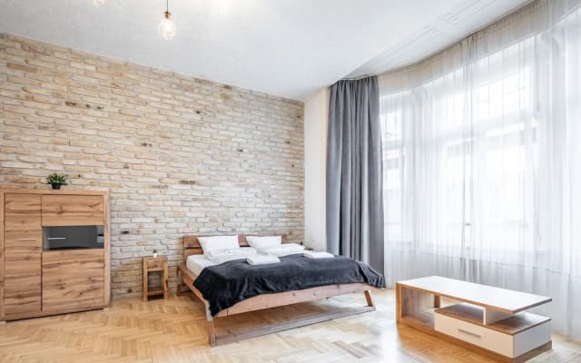 Central Luxury Apartment - photo 3