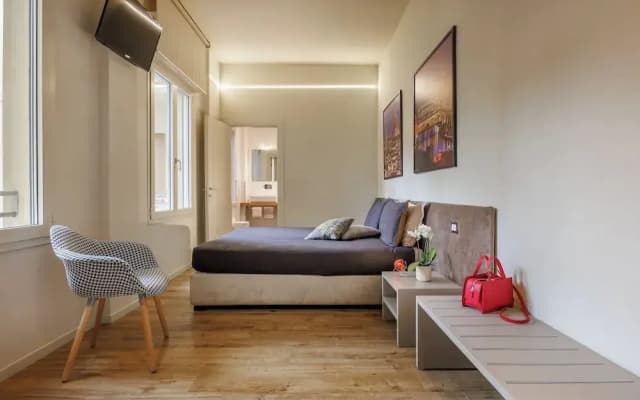 Lucy Florence Charming Modern Apartment - photo 2