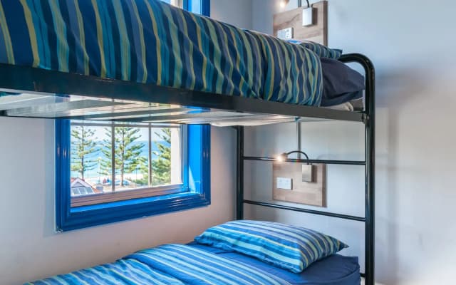 Mad Monkey Coogee Beach Hostel - photo 4