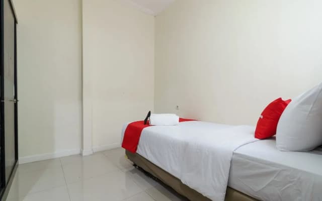 Residences by RedDoorz near Setiabudi One Mall - photo 5