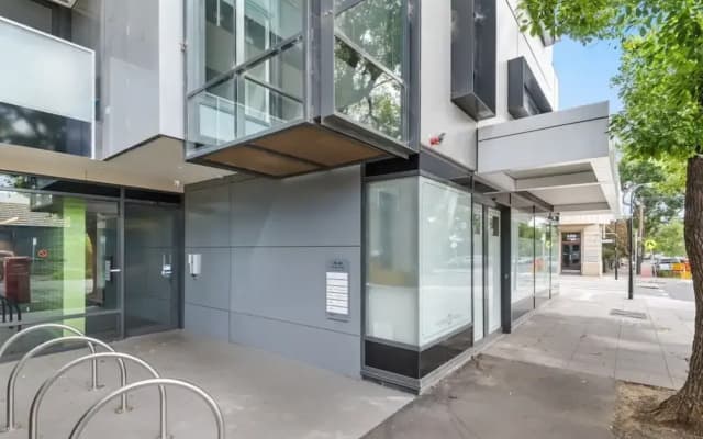 Pristine 1-bed Apartment Near Local Cafes - photo 3