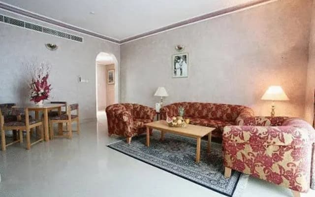 Beach Hotel - photo 4