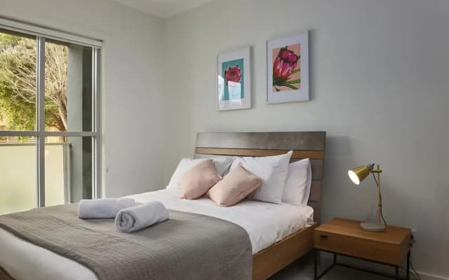 Bright and Updated 1 Bedroom Apartment - photo 4
