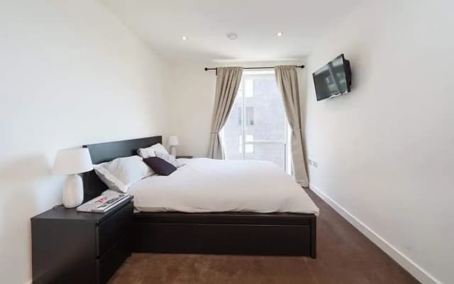 2 Bed Luxury Apartment in N. Greenwich - photo 2