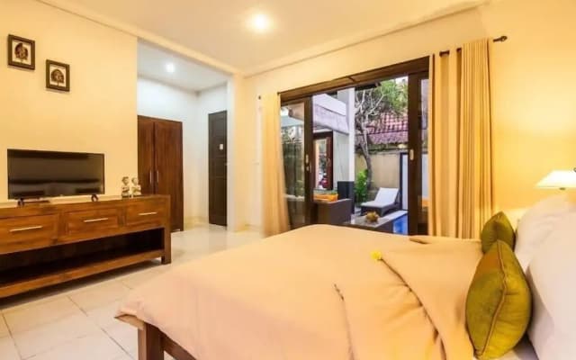 SMV . 4-BR · 4BR Pool Prime Area Walk To Beach N Shops Legian - photo 2
