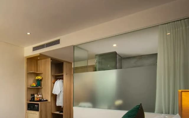 Green Suites Hotel Ha Long - photo 4